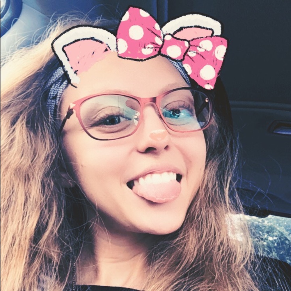 Meet your Posher, Emily